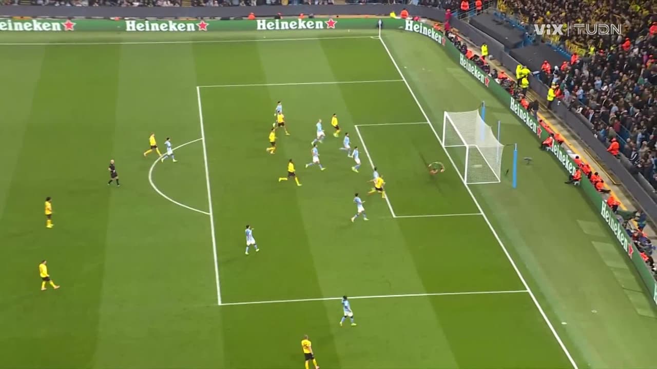 ¡Qué clase de definición de Waldemar Anton! Gol de Borussia Dortmund