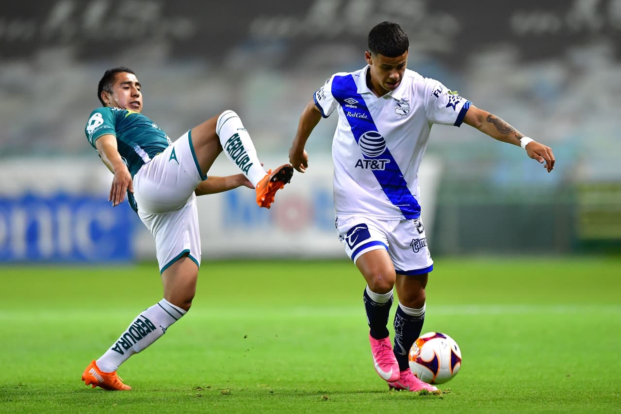 Las anotaciones de Santiago Ormeño al 85' y Daniel Álvarez al 90+5', Puebla consigue una increíble remontada y vence al León 1-2. La franja lleva cuatro partidos sin ver la derrota, de los cuáles tres han sido victorias. León se queda en la posición número 15 del torneo con 7 puntos.