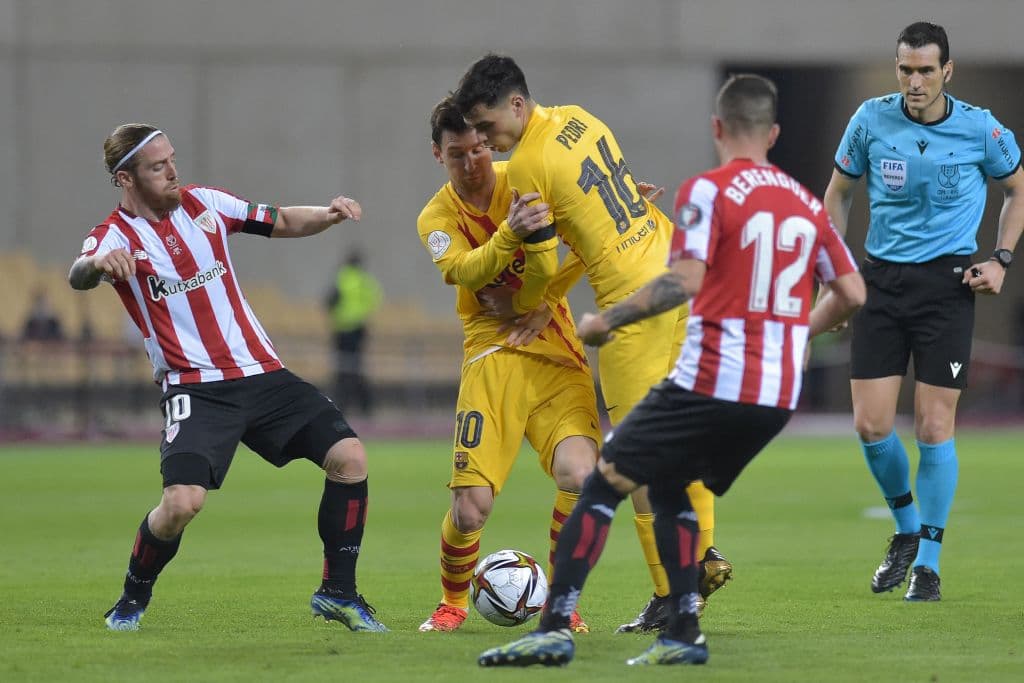 El doblete de Lionel Messi y los goles de Antoine Griezmann y Frenkie de Jong hacen que el Barcelona pase por encima del Athletic de Bilbao 4-0 y conisguen su primer título de la temporada.