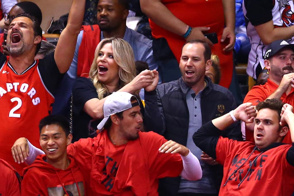 entre los aficionados presentes estaba el golfista español Sergio García apoyando a su compatriota Marc Gasol de los Toronto Raptors.