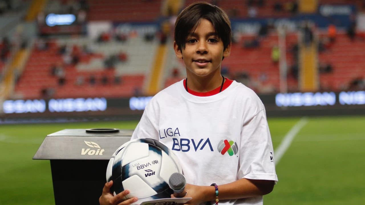 El hijo de 'Chango' Moreno, Q.E.P.D., fue parte del protocolo del Necaxa vs Rayados