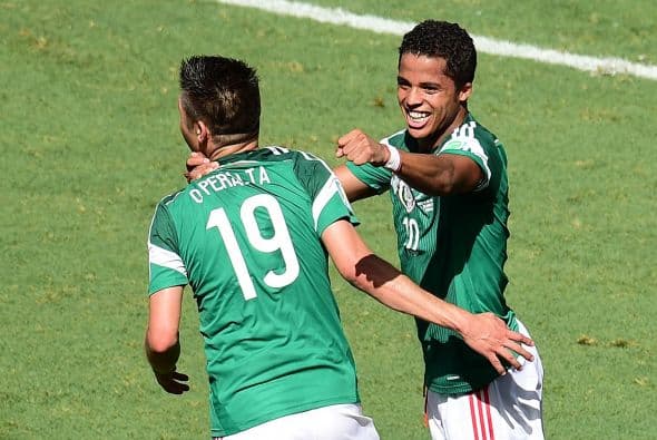 Ya sea compartiendo ofensiva con Giovani, Raúl o “Chicharito” el delantero del América sabe combinarse pues ha jugado con estos elementos en Eliminatorias, Mundial y Juegos Olímpicos.