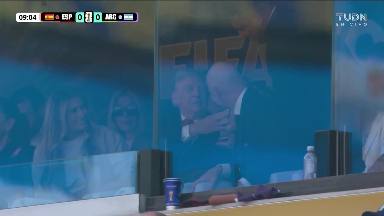 Ronaldo le lleva la Copa del Mundo a Trump y su reacción se hace viral