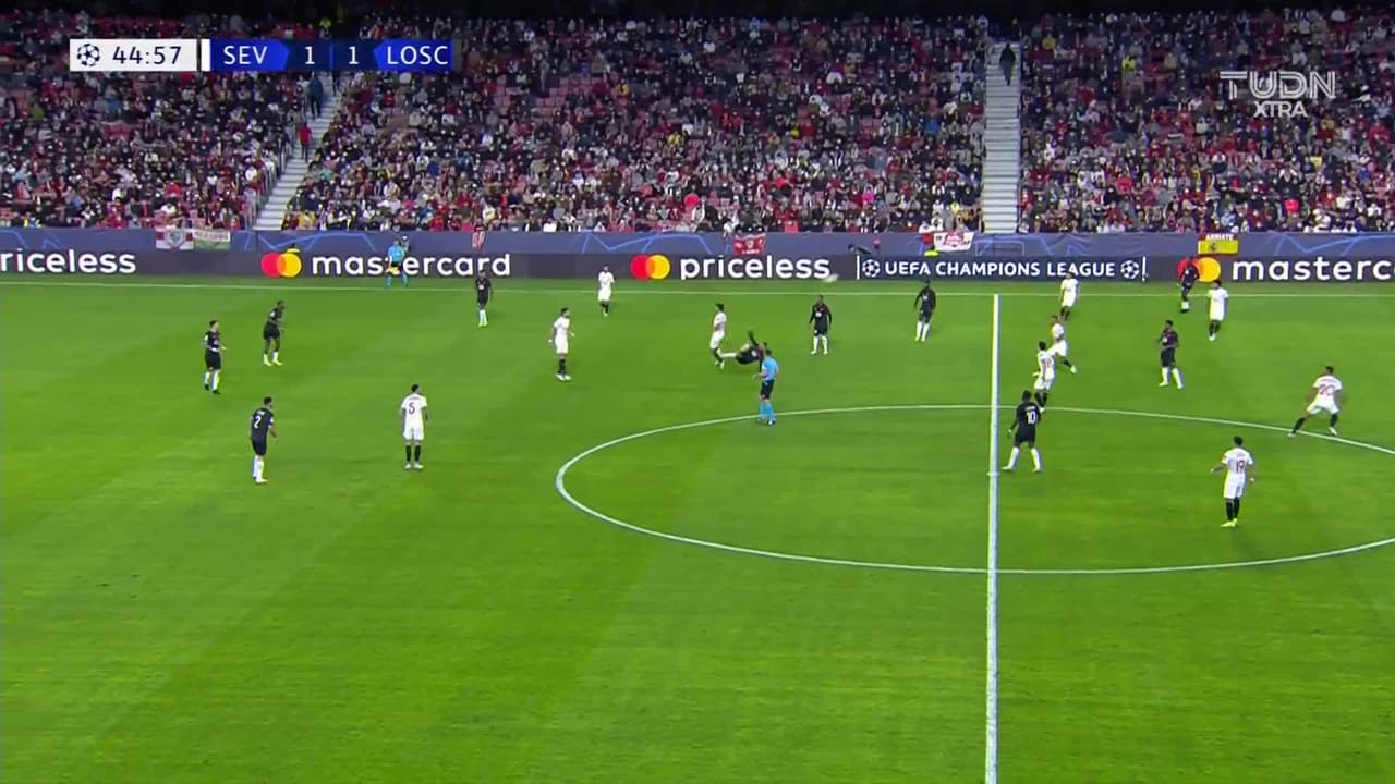 ¡TIRO ATAJADO! disparo por Jonathan Ikoné.