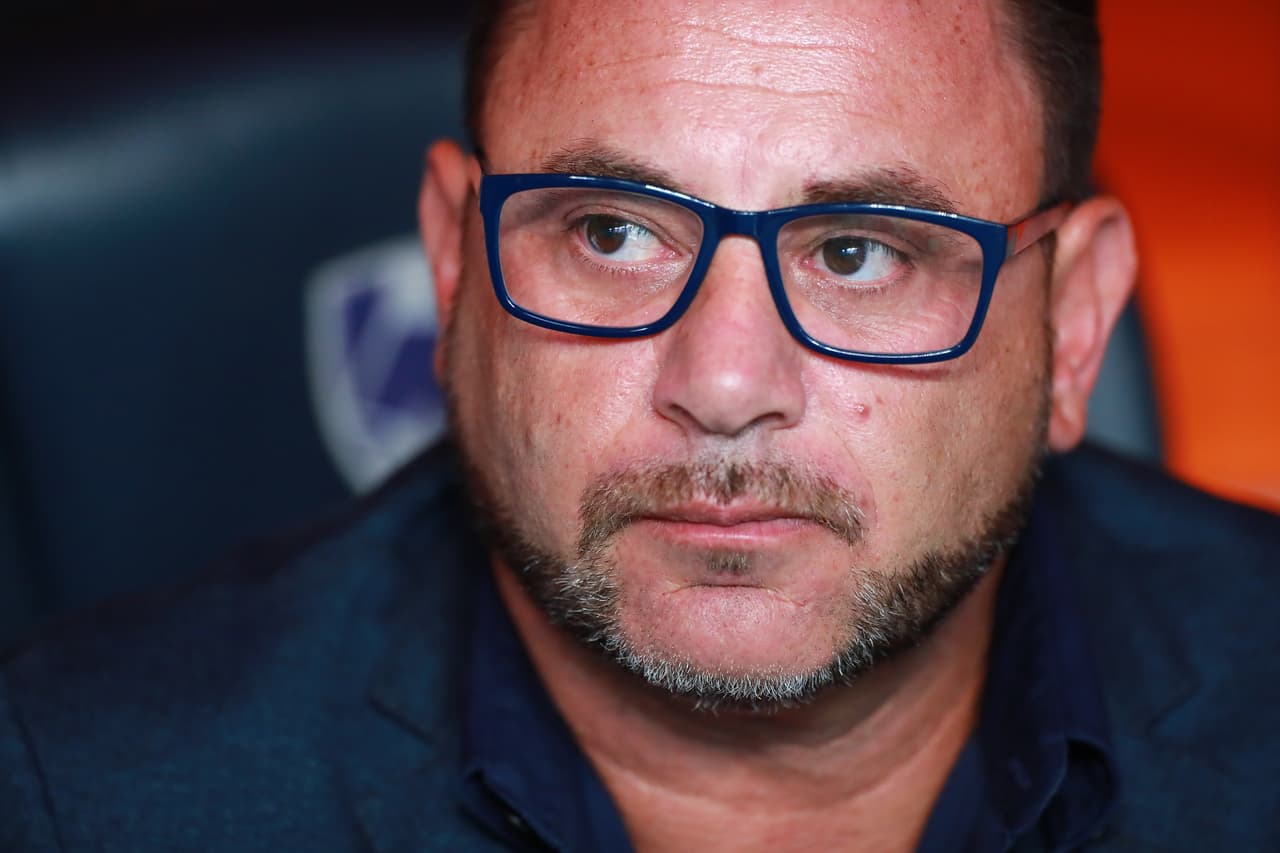 Antonio Mohamed repasando la estrategia.