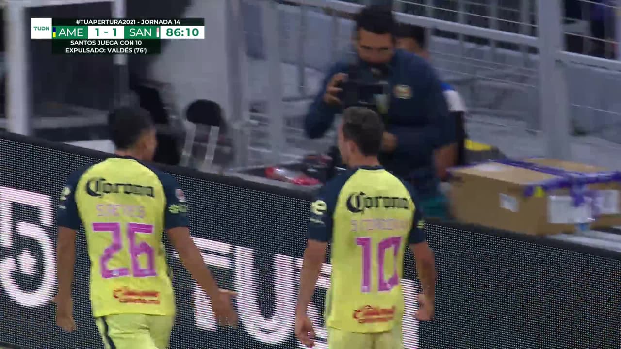 ¡GOL!  anota para América. Francisco Córdova