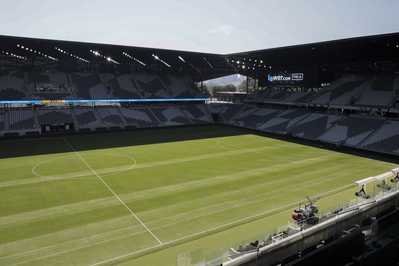 Vista del terreno de juego desde el nivel de las suites ejecutivas del estadio.
<br>