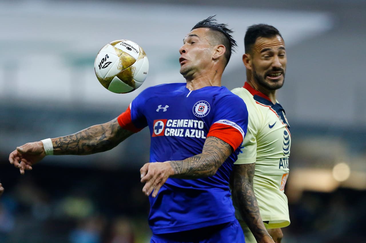 Según datos de Transfermarkt, Cruz Azul es uno de los 10 clubes que más gastó en el mercado y el América de los 15 que más recibió en el mundo.