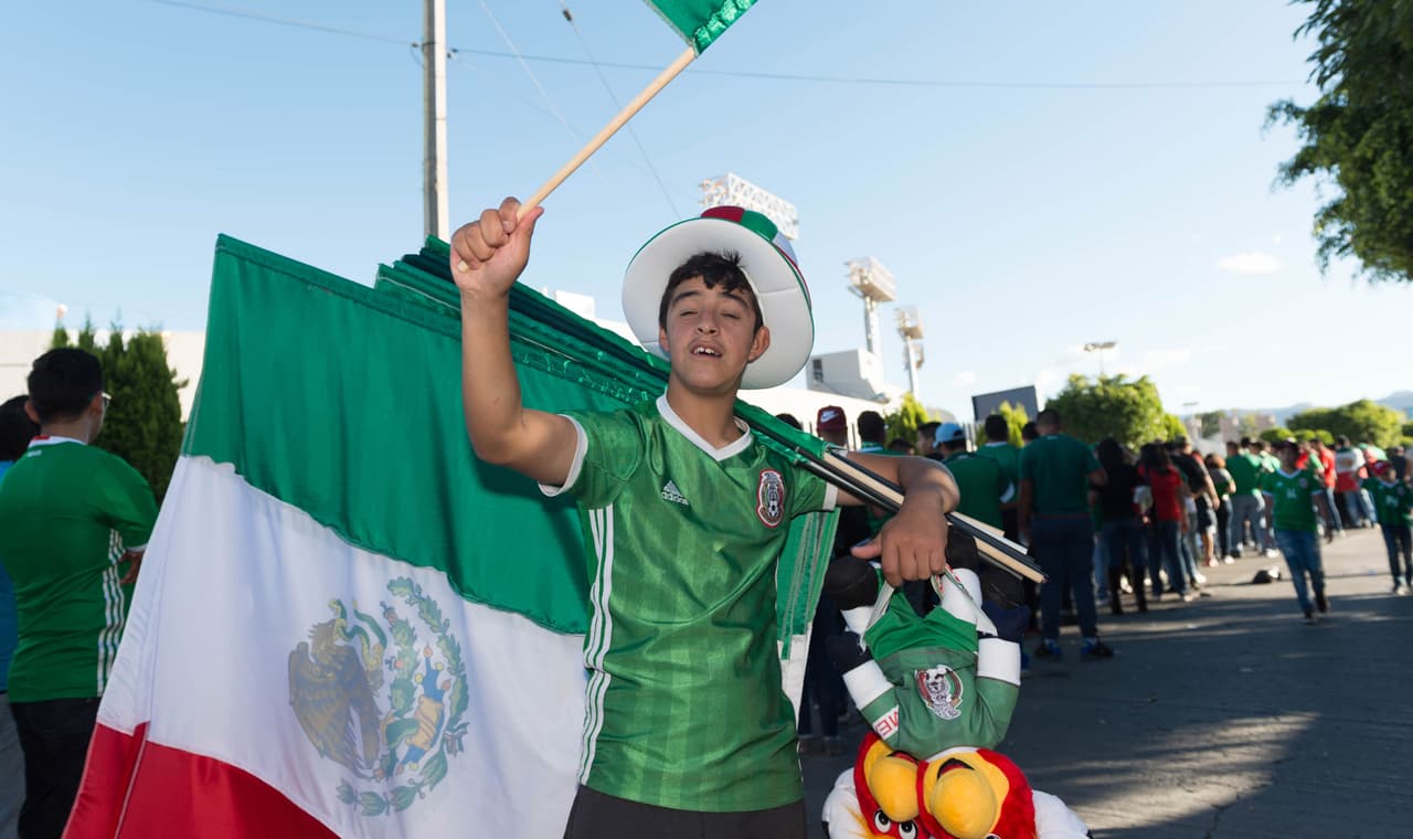 El Alfonso Lastras de San Luis Potosí se viste de gala para recibir a la Selección Nacional y los aficionados responden con banderas, maquillaje, disfraces y mucha emoción.