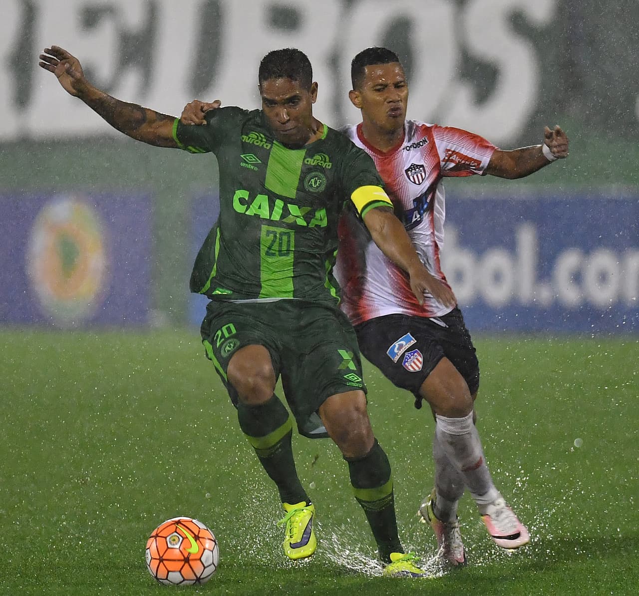 Cléber Santana de 35 años era uno de los futbolistas más reconocidos y con más experiencia en el equipo. El mediocampista jugó para el Sport Recife, Santos, Mallorca, Atlético de Madrid, Sao Paulo y Flamengo.