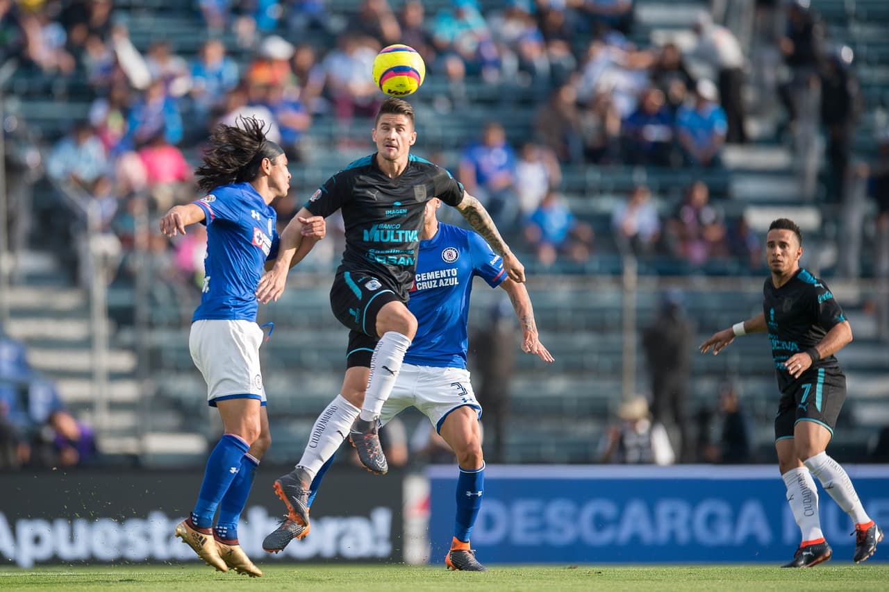 Cruz Azul tuvo la iniciativa del partido y se fue arriba buscando los tres puntos.