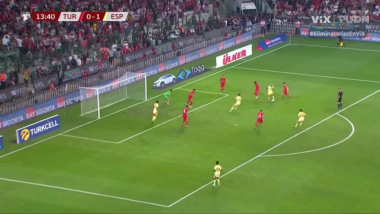 ¡Pintaba para golazo y termina en oso! Lamine remata a manos del arquero