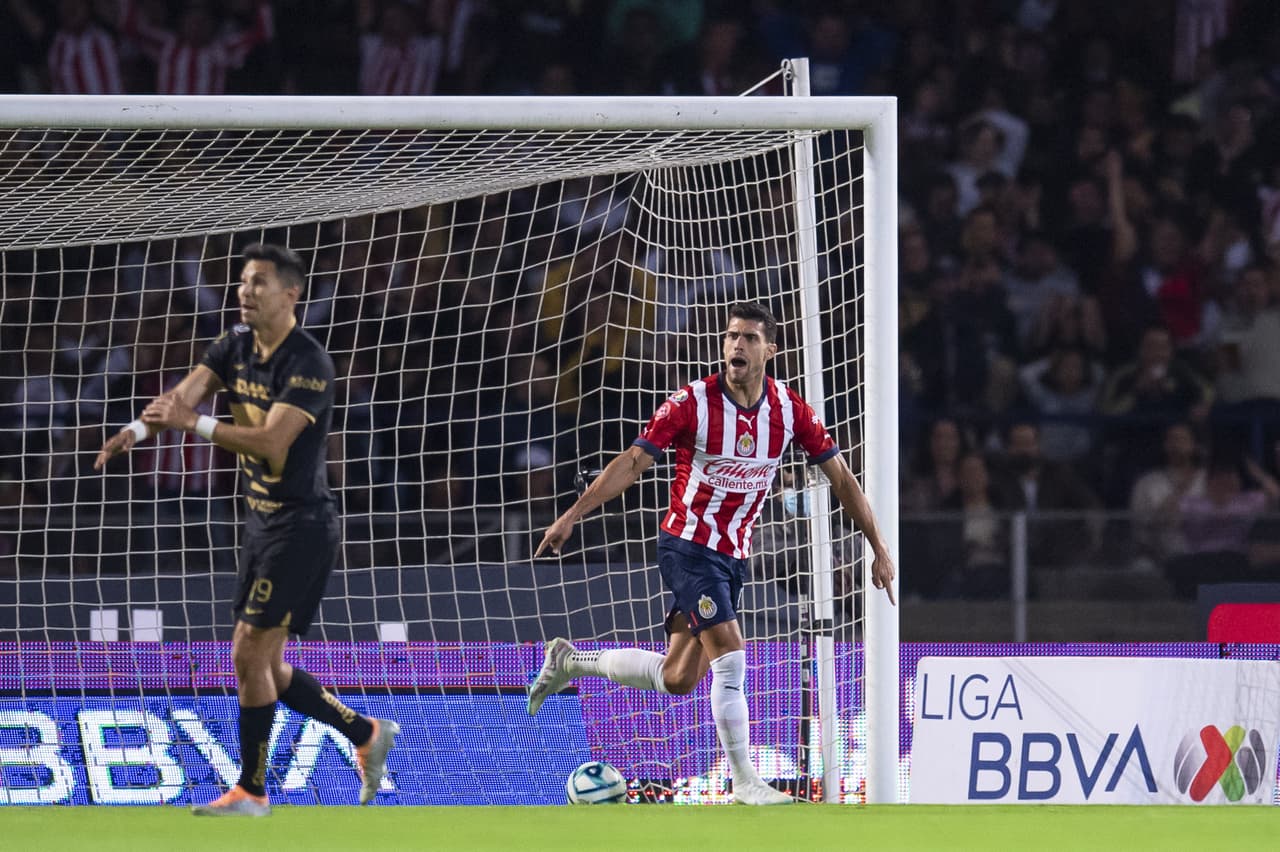 Chivas no tardó el perforr la red enemiga y por fin rompía la sequía de sus delanteros.