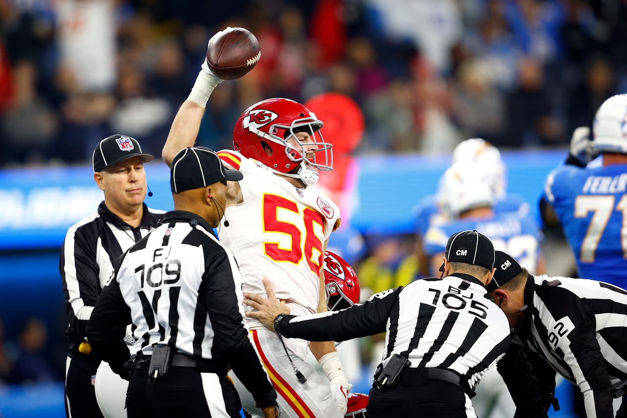 Los Angeles Chargers no saben aprovechar la localía y caen 34-28 frente a los Kansas City Chiefs.