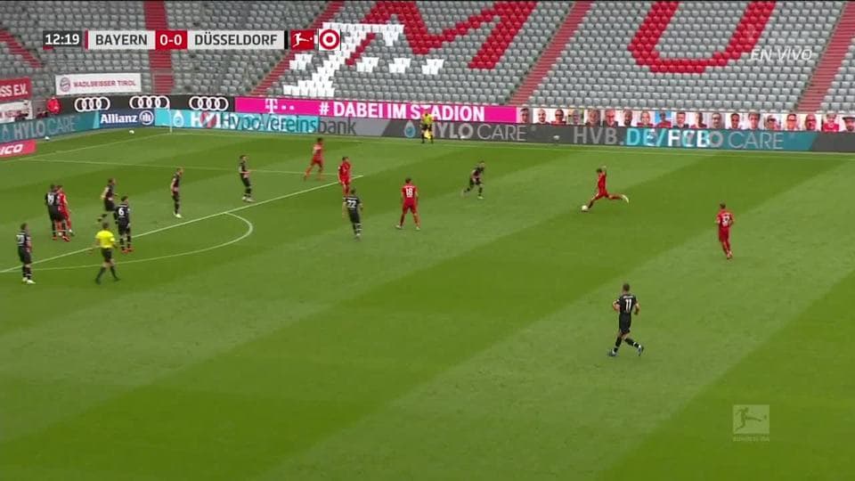 Tiro desviado de Benjamin Pavard