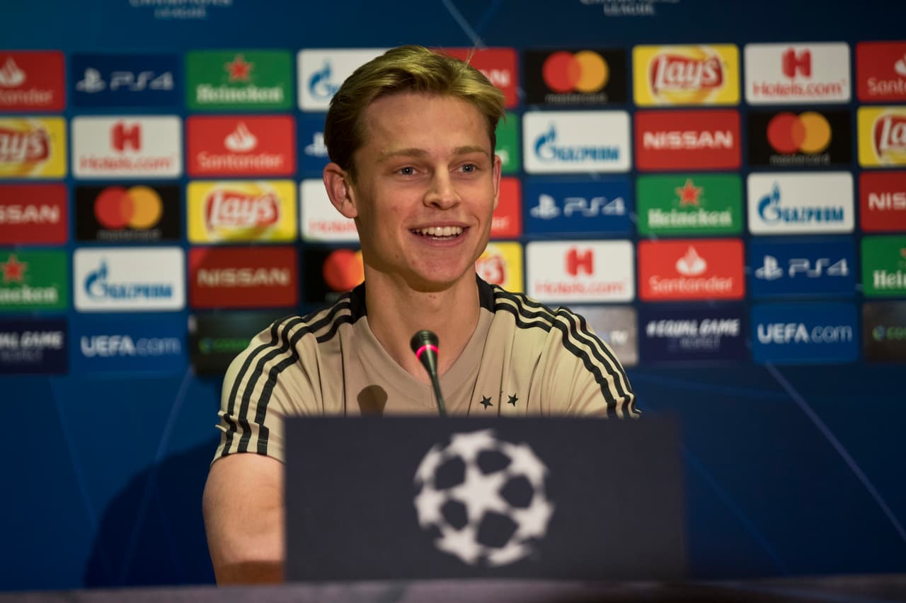 El futuro del mediocampista Frenkie de Jong cada vez está más cerca de ligarse al Barcelona.