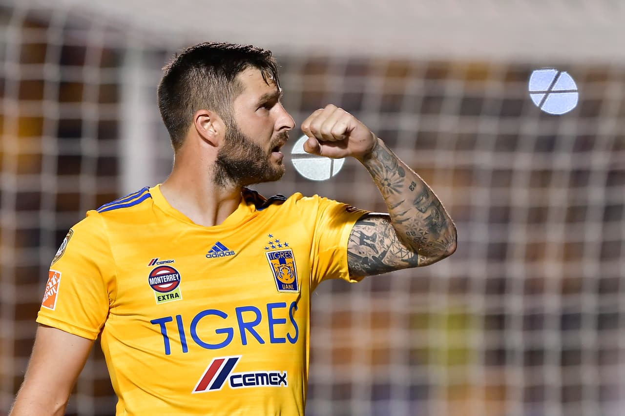 Tras recibir una carta de una pequeña llamada Zoé, Gignac le donó aproximadamente 250 mil dólares.