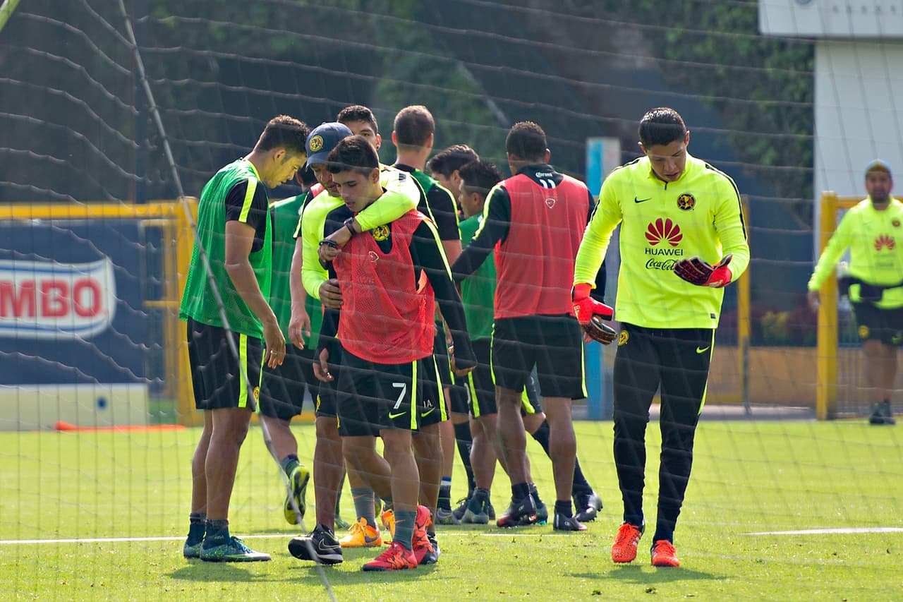 Javier Güémez y Adrián Marín protagonizaron una riña que afortunadamente no pasó a mayores. Ninguno de los dos sigue en el club.
