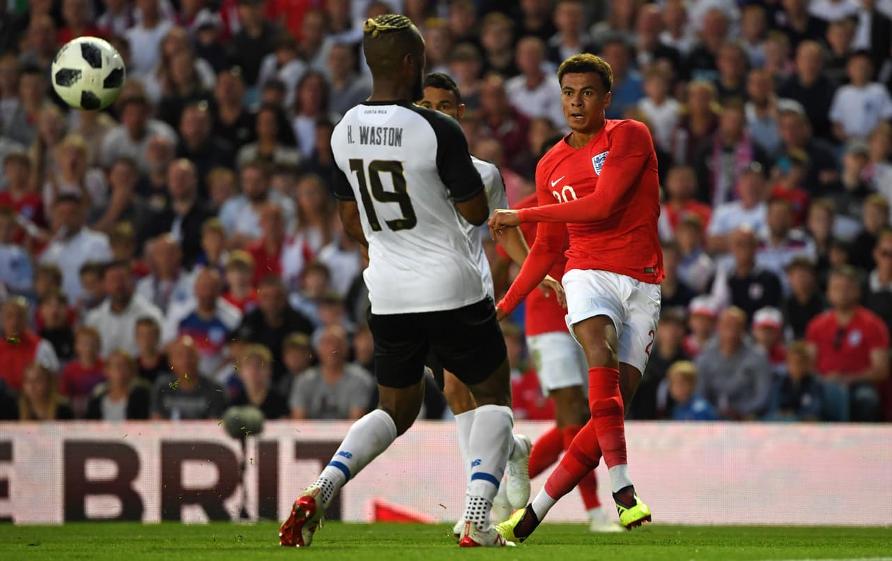 Los 'Tres Leones' buscaron el segundo tanto con las arrancadas individuales de Rashford, como con los centros laterales y los saques de esquina, donde los costarricenses achicaron agua como pudieron.