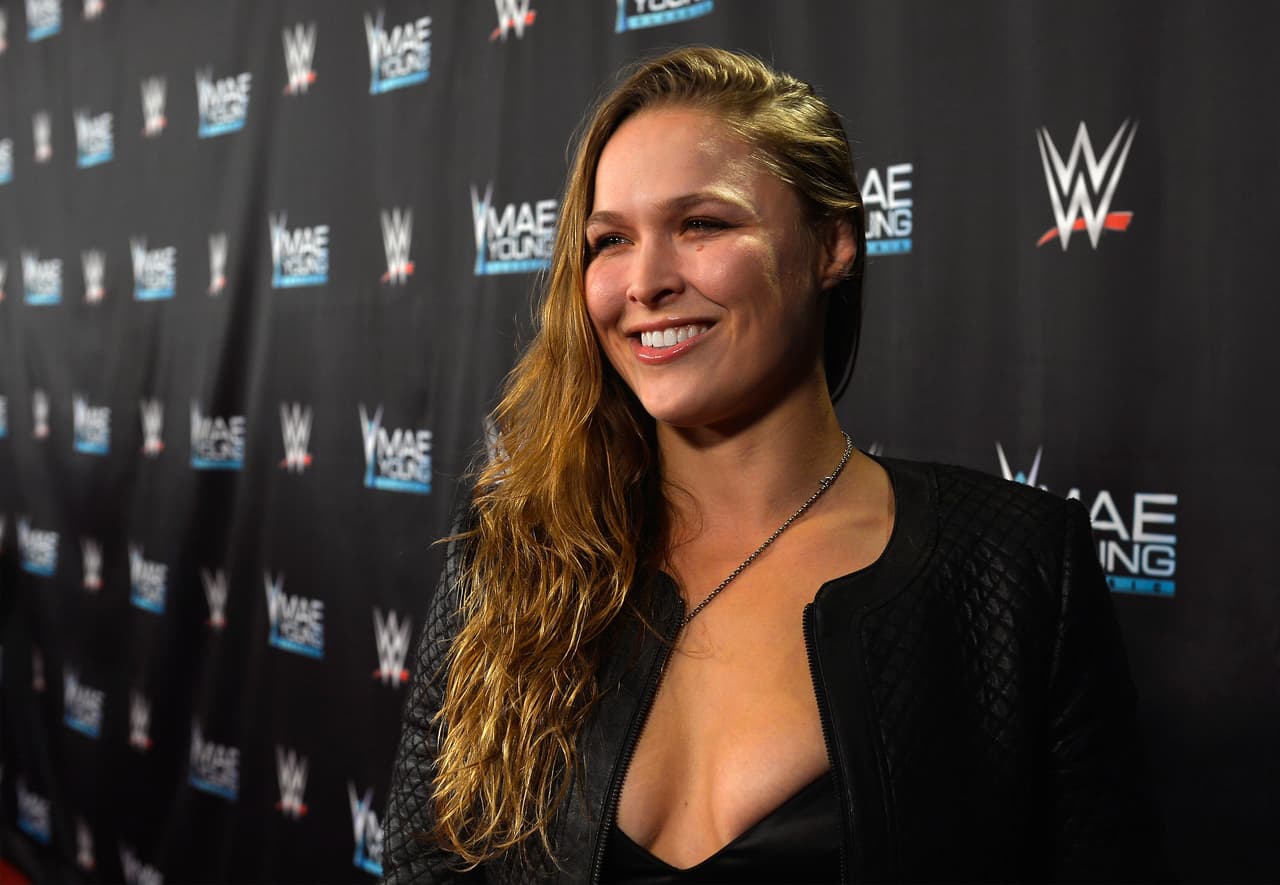 Ronda Rousey debutará en combate en un ring de WWE en su principal evento, Wrestlemania, para mantener su imagen de mujer sensual pero peligrosa en pelea que le ha dado fama a nivel mundial.