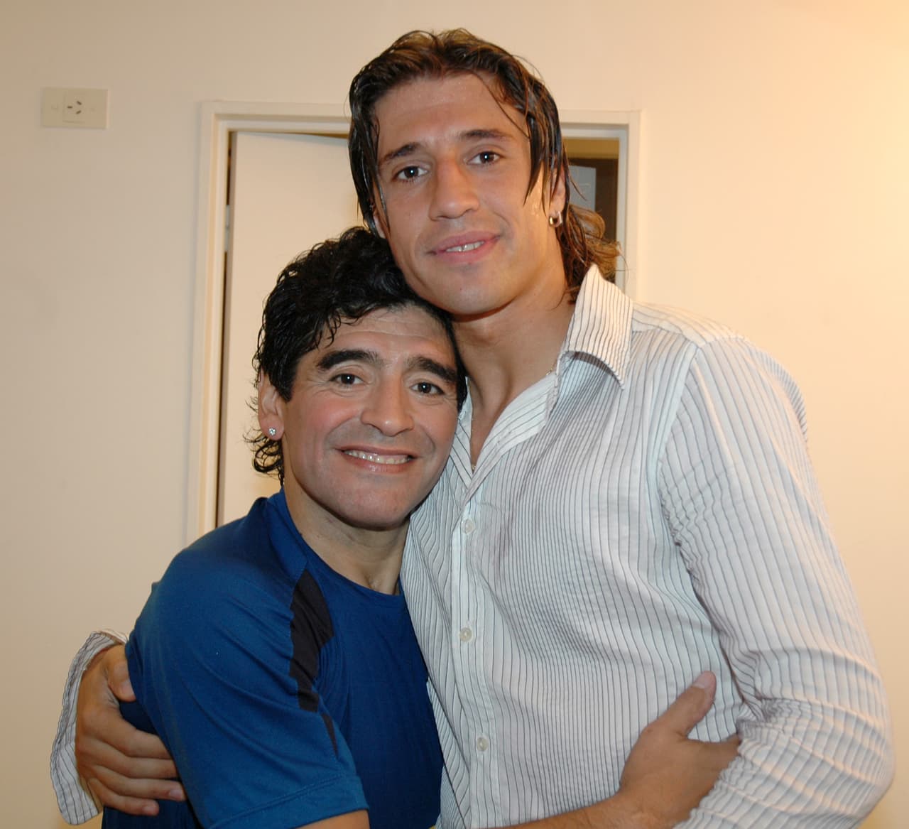 <b>"Messi es extraordinario, pero la habilidad que tenía Diego no se puede describir con palabras. Messi, él solo, no puede ganar el Mundial como hizo Maradona en 1986.</b> 
<b>Leo puede pasar a uno o dos, 'Dieguito' gambeteó a cinco contra Inglaterra. ¿Se entiende la diferencia?":</b> Jorge Hernán Crespo.