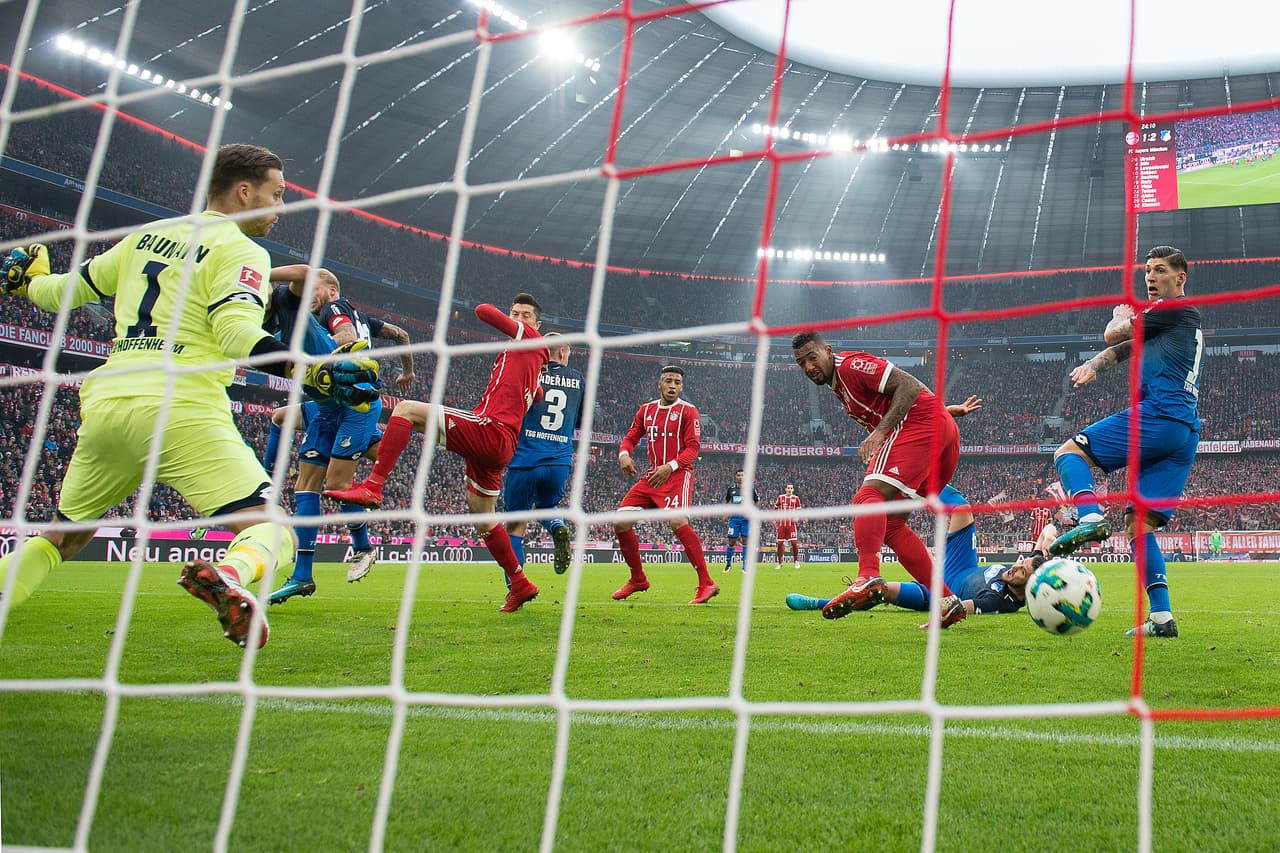 Tras un tiro de esquina de Arjen Robben, Jerome Boateng empató el partido de cabezazo al minuto 25, un 2-2 que marcó el poderío bávaro.