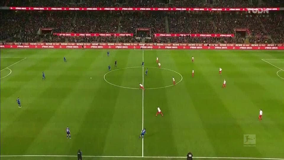 Arranca el partido y la pelota está en juego.