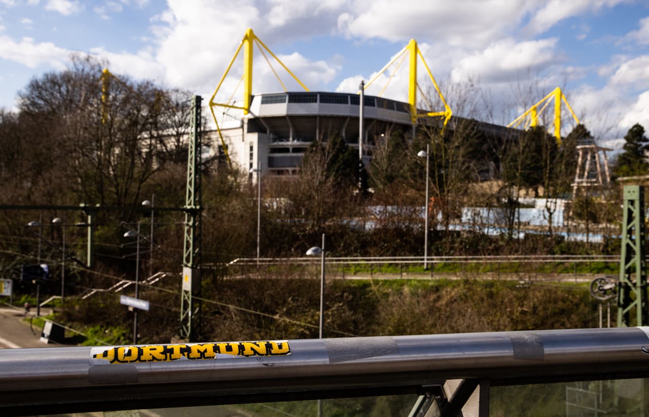 El Borussia Dortmund, anunció el pasado viernes que proporcionará la tribuna norte del estadio de fútbol más grande de Alemania para pruebas de coronavirus y atención de pacientes de COVID-19.