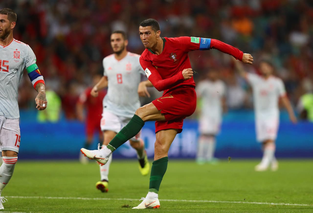 Sin embargo, Portugal respondió con Cristiano Ronaldo, que al minuto 44 del primer tiempo sacó un remate que terminó en el 2-1 a favor.