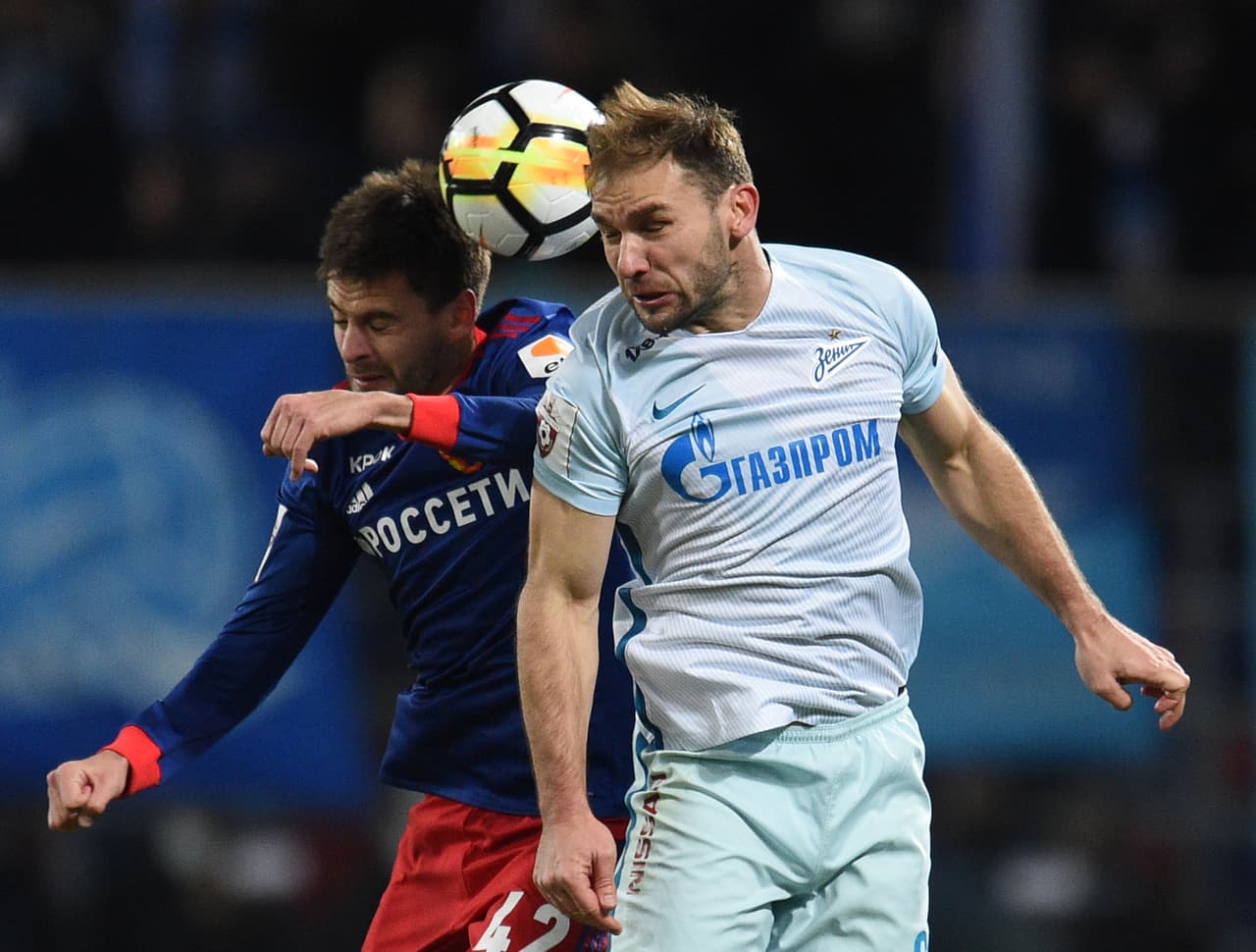 4: Serbia tiene 460 futbolistas fuera de la liga local, un 91 por ciento en ligas europeas, como en el caso de su capitán Branislav Ivanović, que ahora está con Zenit de Rusia.