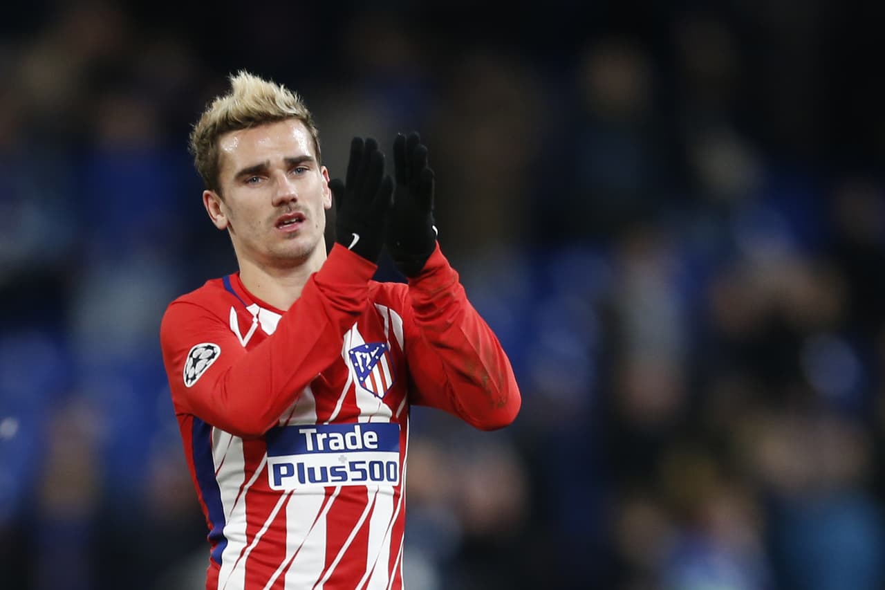 Atletico Madrid's French striker Antoine Griezmann reacts after drawing a UEFA Champions League Group C football match between Chelsea and Atletico Madrid at Stamford Bridge in London on December 5, 2017. / AFP PHOTO / Ian KINGTON (Photo credit should read IAN KINGTON/AFP/Getty Images)