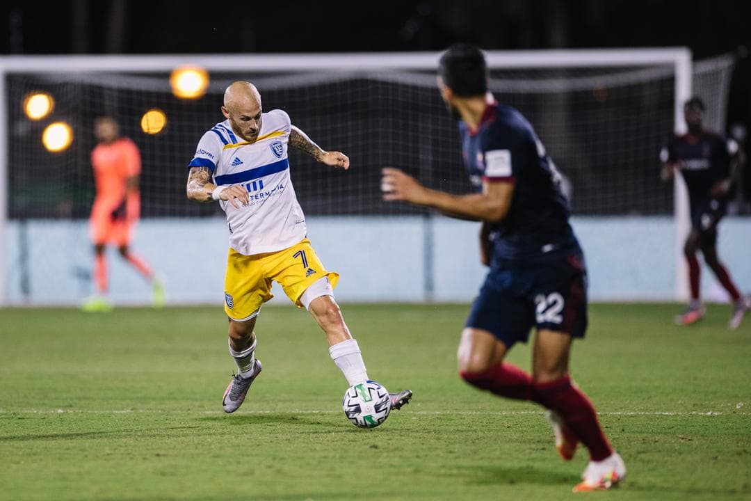 Con goles de Cristian Espinoza y Chris Wondolowski, el San José Earthquakes continúa sumando puntos en la MLS.