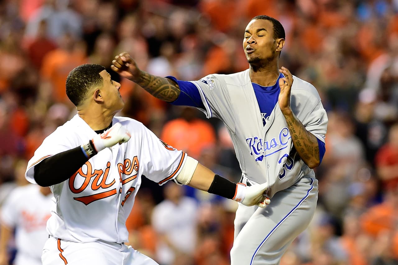 Nuevamente en las Grandes Ligas se desató una pelea entre peloteros, ahora fue en el juego entre Orioles y Royals cuando los venezolanos Yordano Venturay Manny Machado se dieron de golpes.