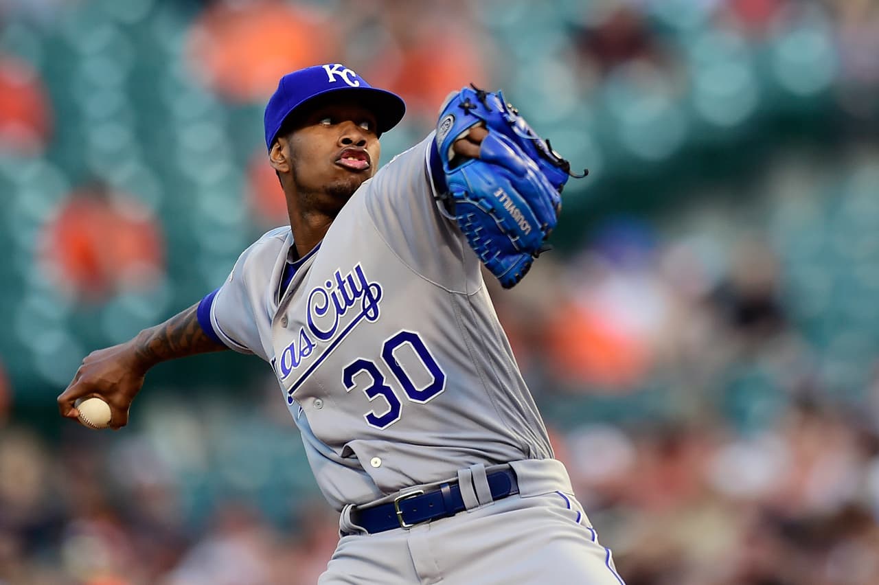 Todo inicio cuando el jugador de los Royals, Ventura Yordano, se hizo de palabras con Machado en el segundo inning cuando la bola pasó muy cerca del pelotero de los Orioles.