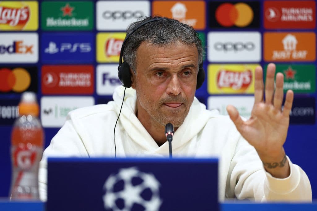 Luis Enrique elogia a Xavi pero avisa que no especulará ante Barcelona