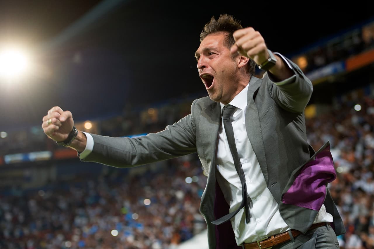 Diego Alonso es el histórico primer entrenador en la historia de la franquicia del equipo de David Beckham, el Inter Miami, pero cuando ambos eran jugadores se enfrentaron algunas veces y el entrenador uruguayo se quedó con la gloria.