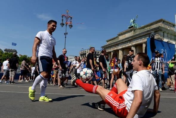 Todo listo en el Olympiastadion donde Juventus y Barcelona se enfrentarán.