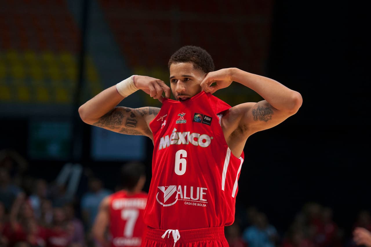 Juan Toscano compite por la Clavada de la Década