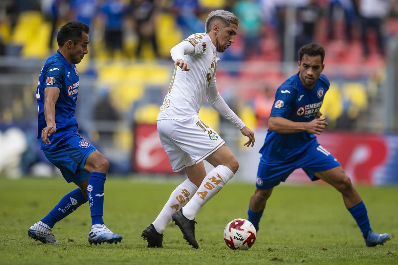Con goles de Jonathan Rodríguez, Elías Hernández y Luis Romo, Cruz Azul le pasa por encima a Santos y consigue sus primeros tres puntos del Clausura 2020.
