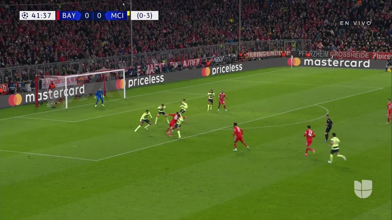 ¡TIRO ATAJADO! disparo por Kingsley Coman.