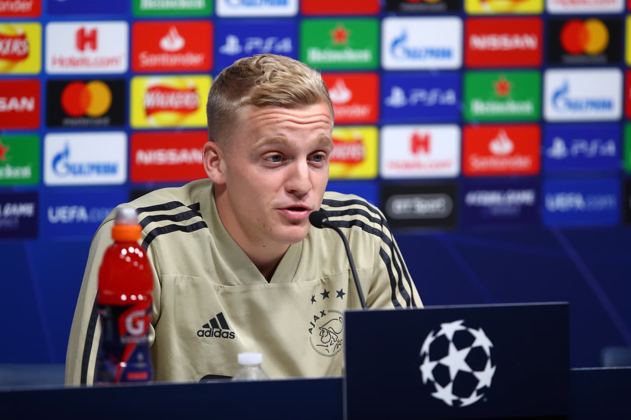 Ajax informó que Van de Beek sufrió una lesión en el musculo