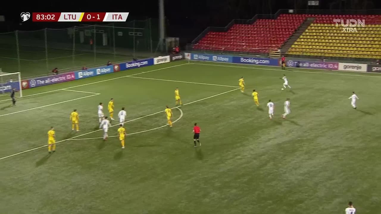 ¡TIRO ATAJADO! disparo por Manuel Locatelli.