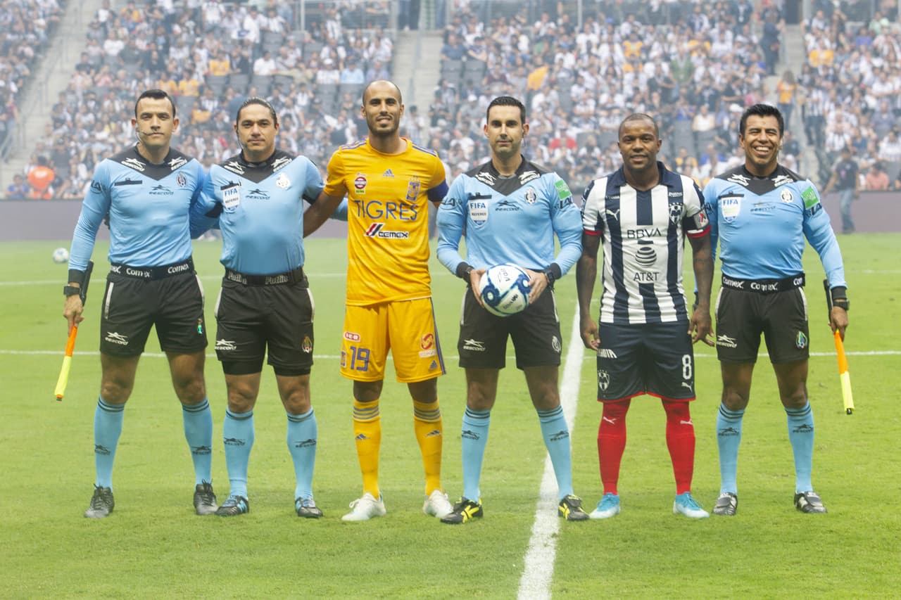 En la décima y novena posición, aparecen 10 jugadores diferenetes que han logrado anotar en cuatro ocacioanes durante el clásico.