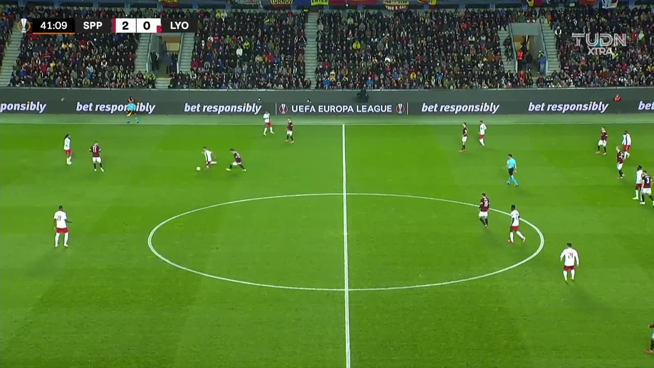 ¡GOL!  anota para Lyon. Karl Toko Ekambi