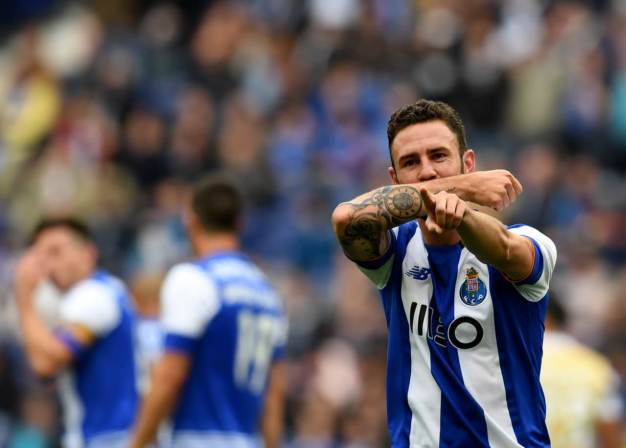 Miguel Layún fue el mexicano que más minutos tuvo con el exentrenador del Porto, Julen Lopetegui, actual seleccionador español. El veracruzano, cedido por el Watford al iniciar la campaña anterior, se adueñó de la banda izquierda y disputó un total de 41 partidos de liga. Marcó seis goles, además de ser fundamental en los lanzamientos de falta y saques de esquina.