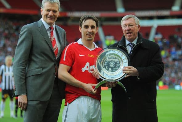 Esto para rendirle un partido homenaje a Gary Neville, que ya había anunciado su retiro.