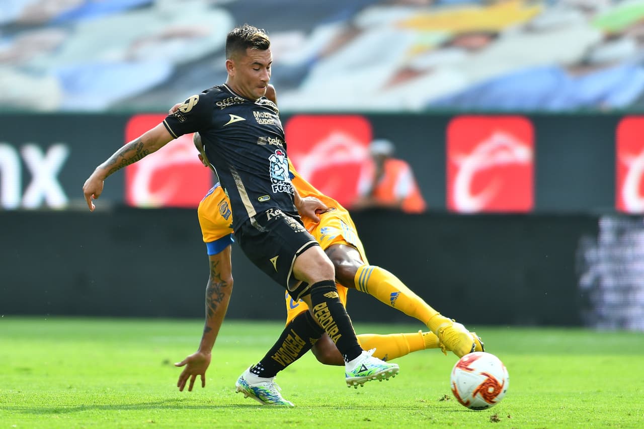 Tras el 1-0, León se siente demasiado cómodo en el juego y acada vez está más cerca de alargar las distancias.