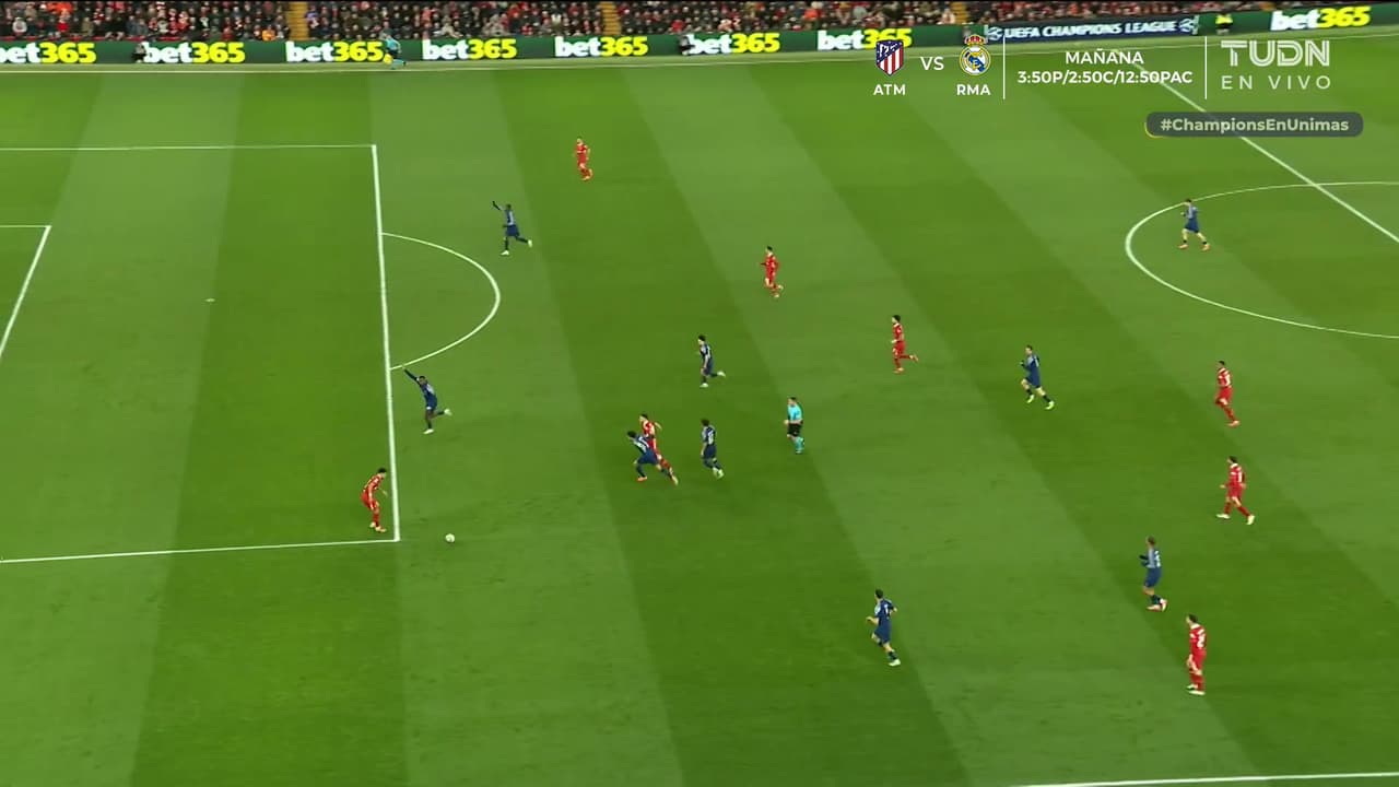 ¡Gol anulado para el Liverpool! Lucho estaba adelantado al momento del toque