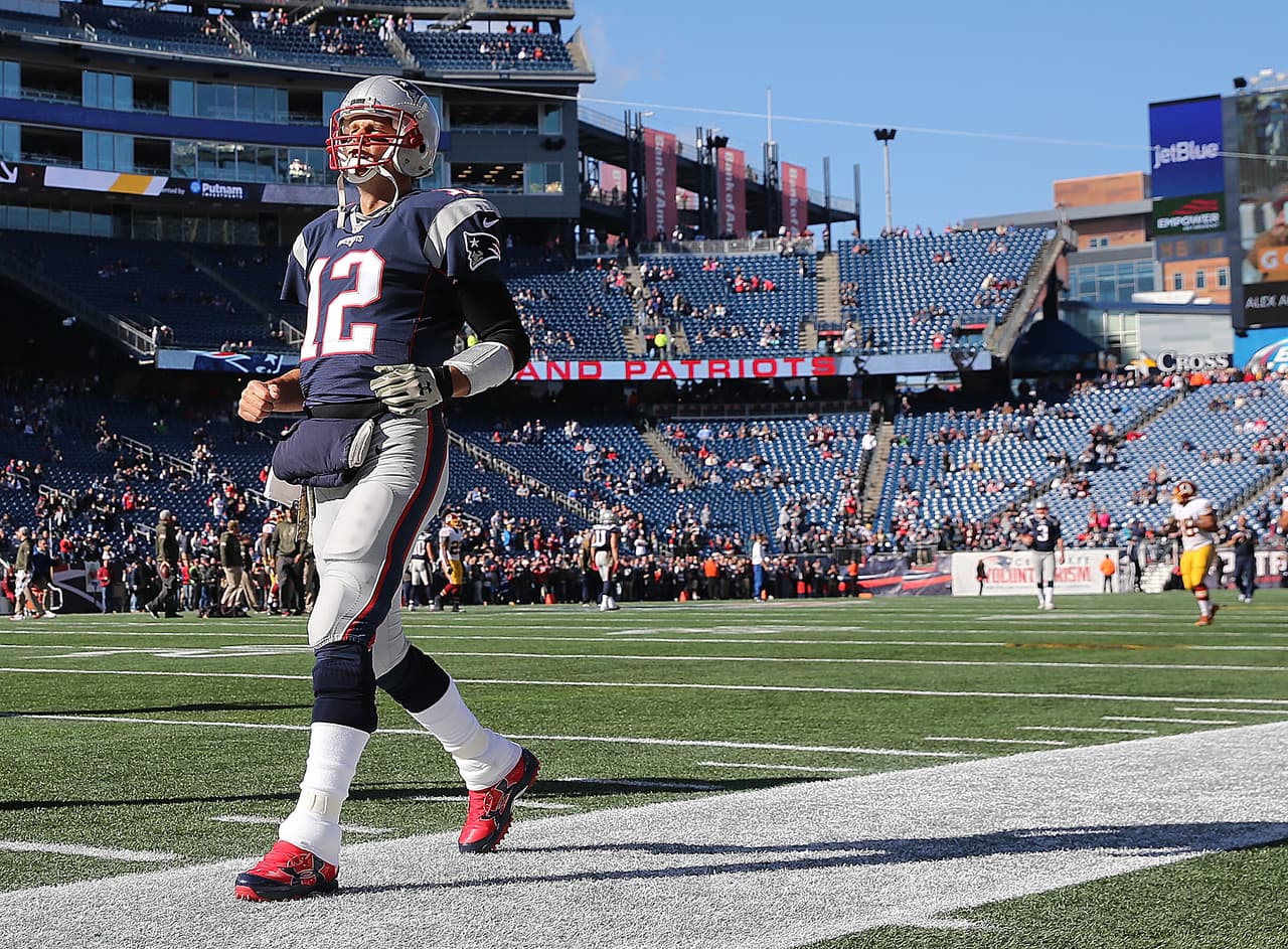 Los Patriots arrollaron a los Redskins 27-10 para mantener la racha ganadora de 8-0 en la temporada. Checa las mejores tomas del partido.