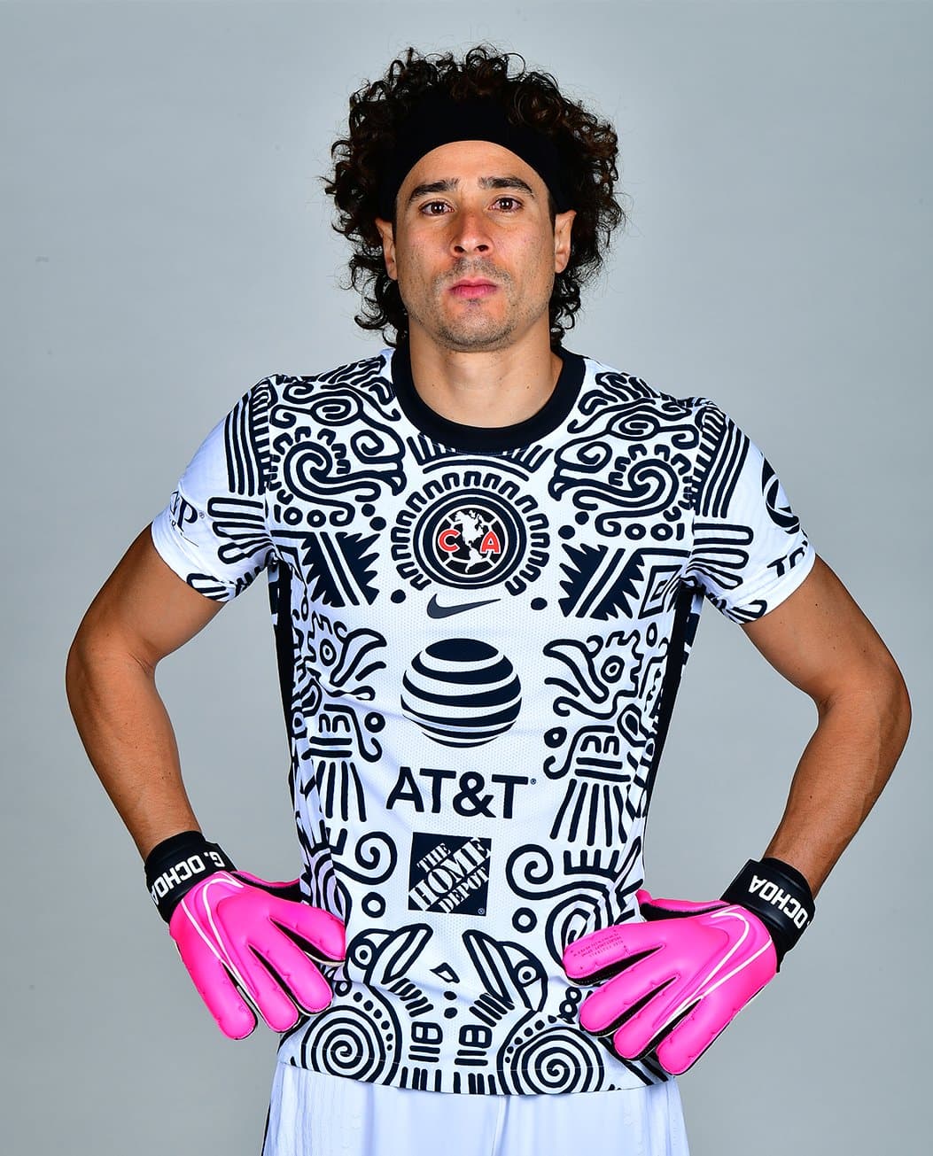 Las Águilas del América presentaron su tercer uniforma para la temporada 2021. La playera tiene motivos prehispánicos en blanco y negro, los cuales logran entrar en armonía con los patrocinadores plasmados en el jersey. La colección incluye pants y playeras complementarias al uniforme.